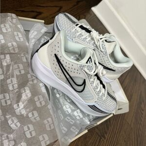 Women Nike Sabrina 1